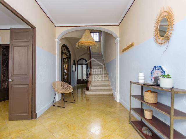 Superbe propriété située sur la Calle Isabel II à Mahón, Menorca.