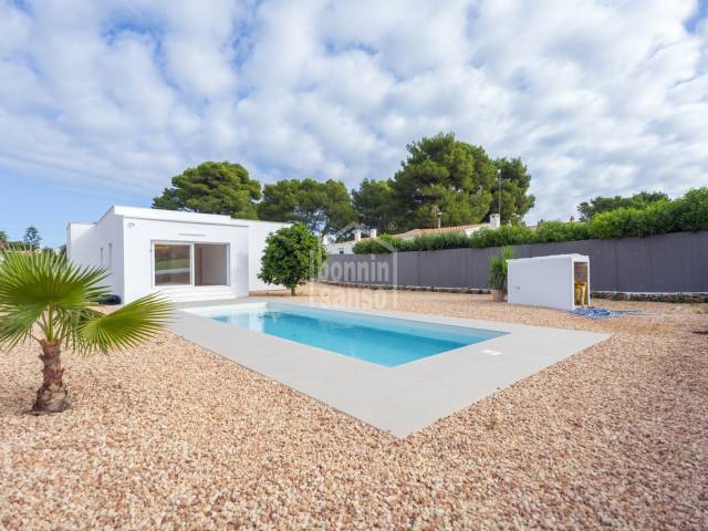 Amplio chalet con piscina y vistas al campo en Addaya, Menorca