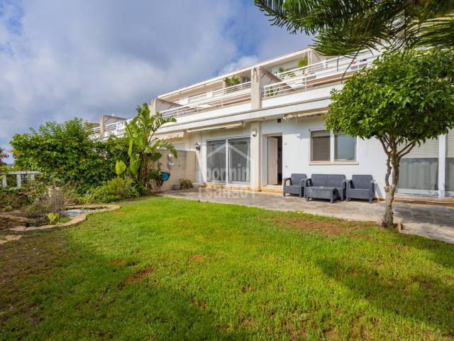 Beautiful apartment with terrace, garden, two parking spaces and sea views in Coves Noves, Es Mercadal, Menorca.