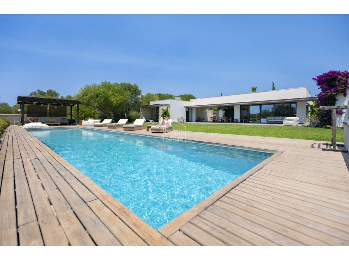 Bonnin Sanso ofrece en exclusiva una finca contemporánea donde arquitectura y naturaleza conviven en perfecta armonía. Llucmesanes. Mahón. Menorca.