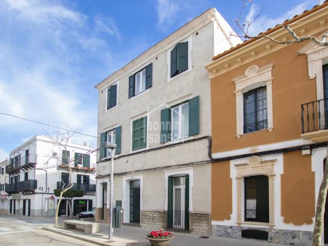 Charmantes Stadthaus mit Gewölbe-Keller in Es Castell, Menorca