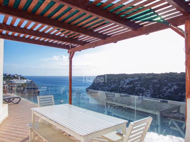 Villa with stunning panoramic views of the beach and cove of Calan Porter. Minorque