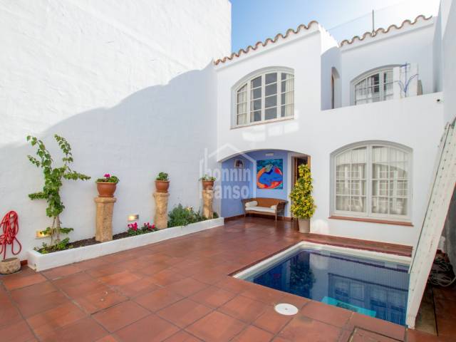 Casa en pleno Casco Antiguo con precioso patio y piscina, Ciutadella de Menorca
