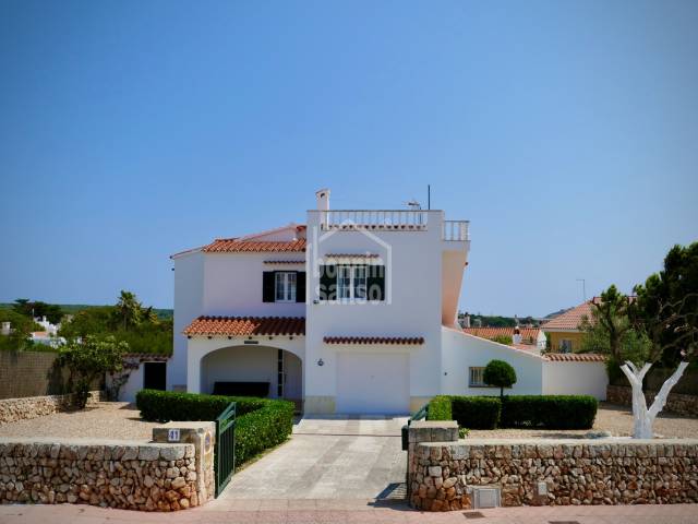 Encantadora villa en una ubicación privilegiada con impresionantes vistas y licencia turística. Santa Ana, Menorca