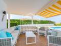 Villa independiente de una sola planta con vistas al mar en cala llonga, Menorca