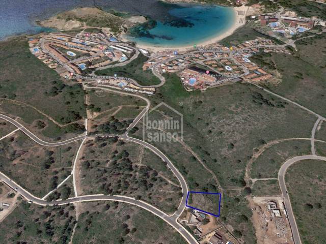 Building plot of 2.600sq mts with sea views. Menorca