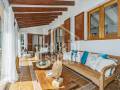 Elegant chalet amb jardí mediterrani i entorn tranquil a Binixica, Menorca