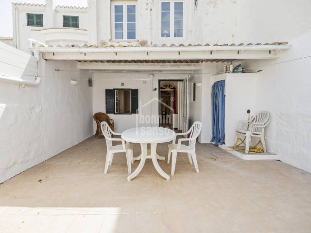 Charmant rez-de-chaussée avec sous-sol voûté et patio terrasse à Mahón, Minorque