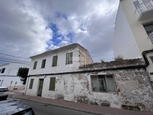 Large building on corner plot for development in Es Castell, Menorca