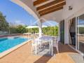 Preciosa villa con licencia turística en la urbanización de Trebaluger, Menorca