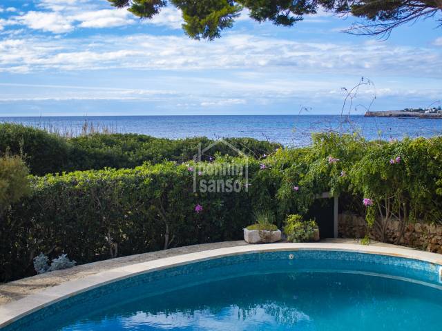 Wunderschöne Villa in erster Linie, mit touristischer Lizenz Binisafúa Roters. Menorca.