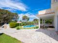 Invierte en Calidad de Vida y Rentabilidad: Villa con Licencia Turística en Son Parc, Menorca