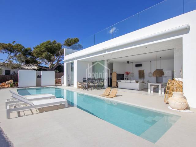 Moderne Villa mit spektakulärem Meerblick, Binibeca Vell, Menorca.