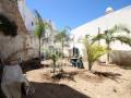 Casa con local en pleno funcionamiento y jardín, en la bajada al puerto antiguo de Ciutadella, Menorca