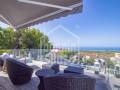 Moderna villa con licencia turistica y vistas panormicas sobre la playa de Son Bou. Menorca.