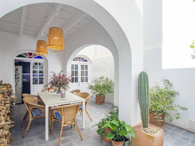 Interesante casa con garaje y patio en zona centro de Mahón, Menorca