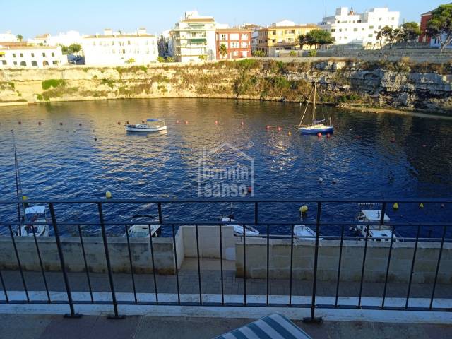 Magnifique propriété située sur la première ligne de la mer dans la belle ville d'Es Castell.