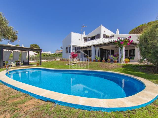 Chalet con piscina y licencia turística en Binibeca Vell, Menorca