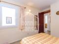 Apartamento en buen estado, con azotea privada y vistas al mar. Salgar Menorca
