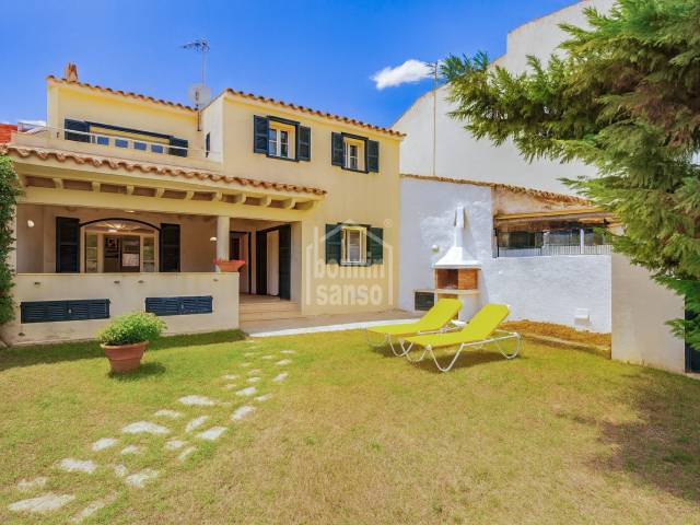 ESCLUSIVA: Incantevole casa minorchina ristrutturata con giardino privato, a due passi dal centro di Mahón, Minorca.