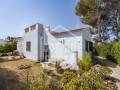 EN EXCLUSIVA. Bungalow de 3 dormitorios con jardín y piscina comunitaria en Los Delfines