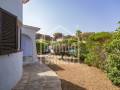 EN EXCLUSIVA. Bungalow de 3 dormitorios con jardín y piscina comunitaria en Los Delfines