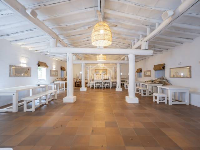 Immobile unico a Cala en Blanes con grande lotto e potenziale di lusso, Ciutadella, Minorca