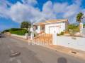 Villa independiente de una sola planta con vistas al mar en cala llonga, Menorca