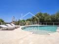 Villa excepcional orientada al sur con vistas al mar en Punta Prima, Menorca