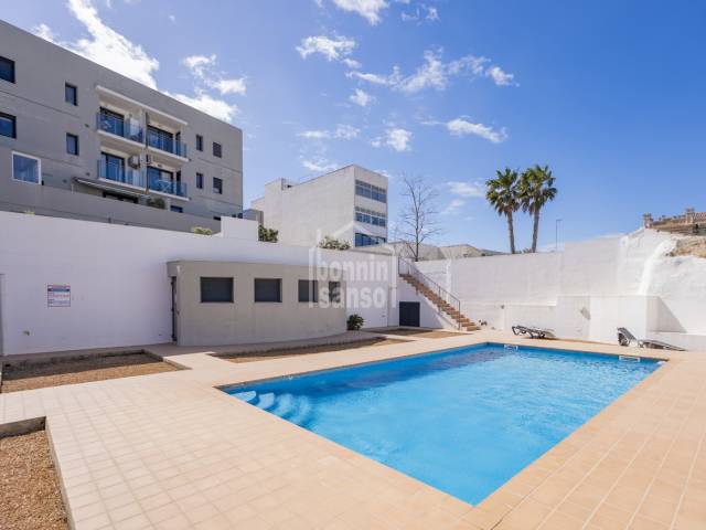 Modern and bright apartment with communal swimming pool in Mahon, Menorca.