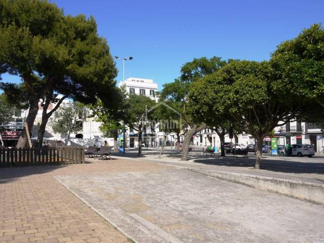 Second floor flat overlooking the main square in Mahon, Menorca