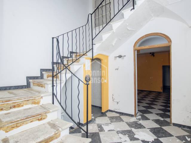 Magnificent building situated in the commercial centre of Mahon, Menorca