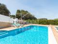 Chalet reformado con piscina, garaje y licencia turística, en Cala Galdana, Menorca