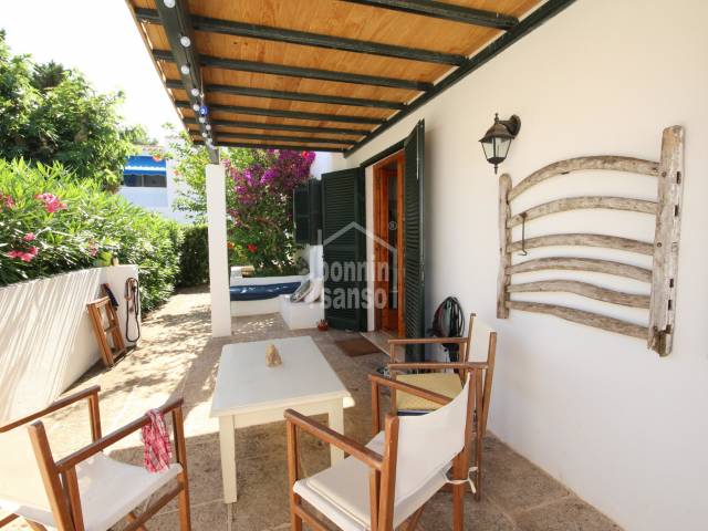 Charming apartment with a communal pool five minutes from the beach, Son Xoriguer, Ciutadella