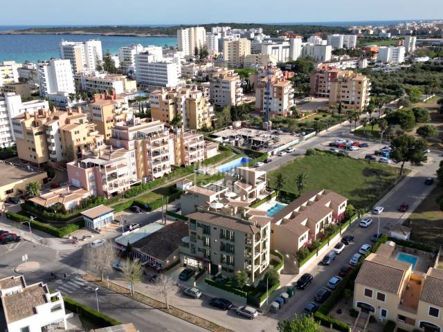 Neubau von Wohnungen und Stadthäusern im Herzen von Cala Millor, Mallorca