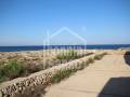 Chalet frente al mar con piscina comunitaria en Cala Blanca, Ciutadella, Menorca
