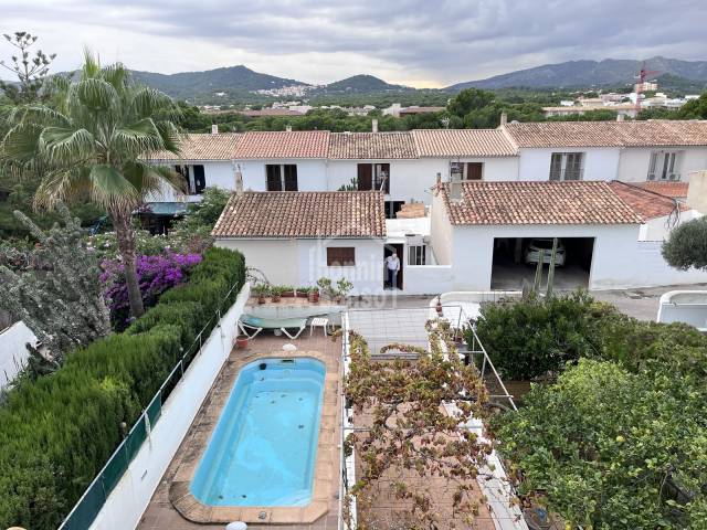 En lloguer: casa amb quatre dormitoris i piscina a Cala Rajada.