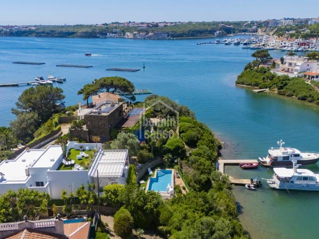 Villa exclusive en première ligne de mer avec vues imprenables à Cala Ratolí, Minorque