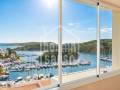 Chalet con impresionantes vistas sobre el puerto de Addaia y la espectacular costa escarpada que se extiende hasta el horizonte, Menorca