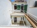 Casa en venta con patio, terraza y múltiples posibilidades, Mahón, Menorca