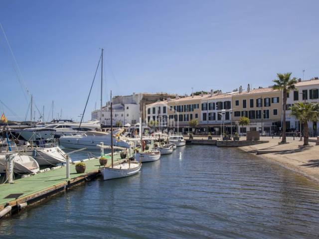 Fantastic Apartment on the Port of Mahon with Parking and a Pool.