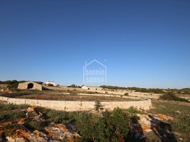 Finca rustica con impresionantes vistas a la costa sur de Menorca.