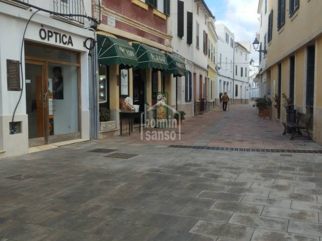 Commercial premises for lease located in the centre of Es Mercadal.