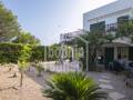 Planta baja con jardín privado a poca distancia de la playa de Arenal den Castell. Menorca