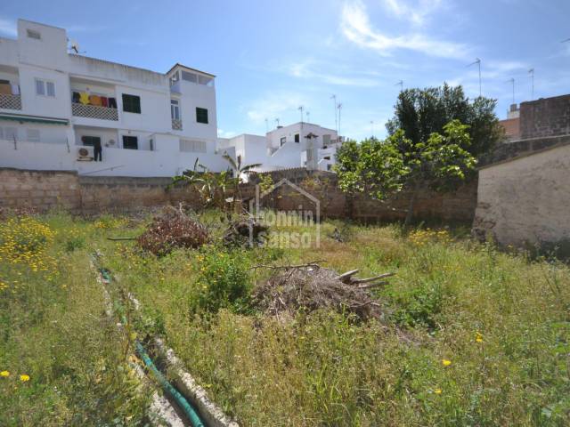 Casa adosada a reformar con jardín en el pueblo, Ciutadella, Menorca