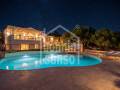 Villa excepcional orientada al sur con vistas al mar en Punta Prima, Menorca