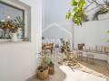 Elegancia atemporal y confort contemporáneo en una casa de pueblo restaurada con exquisito gusto. Alayor. Menorca