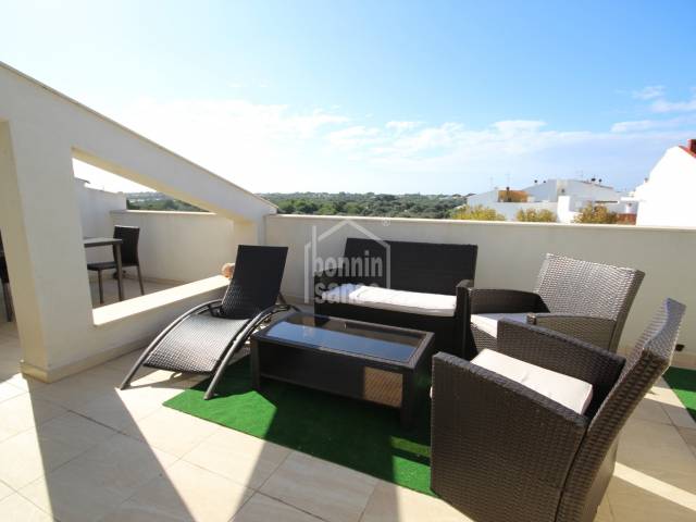 Precioso ático con amplia terraza con vistas al campo en Ciutadella, Menorca