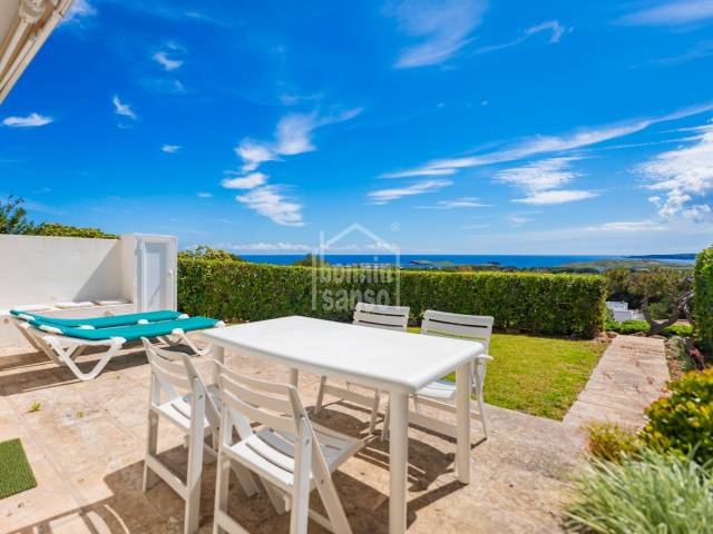 Encantador apartamento con vistas panorámicas al mar en Coves Noves, Menorca