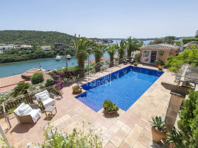 Charmante Villa mit Touristenlizenz und Blick auf den Hafen von Mahon. Menorca
